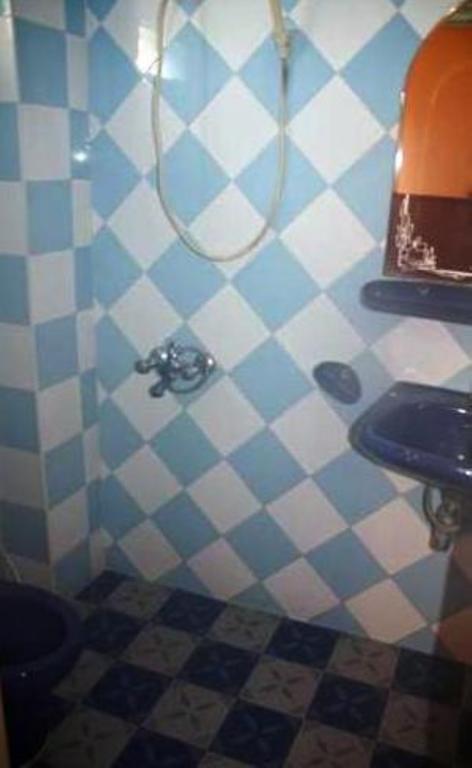 ホテルChhne Chulsa シアヌークビル 部屋 写真